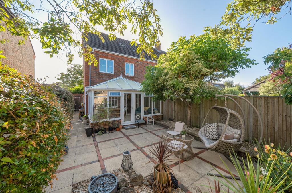 House in Chichester, Fishbourne - More