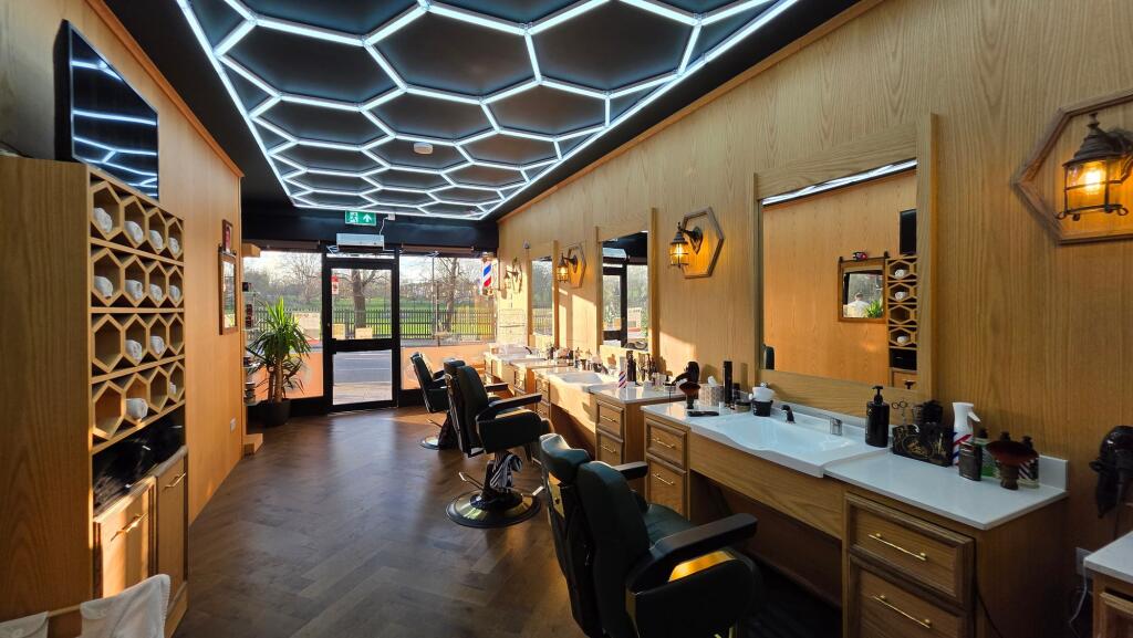 Main image of property: Green Lanes, London, N4