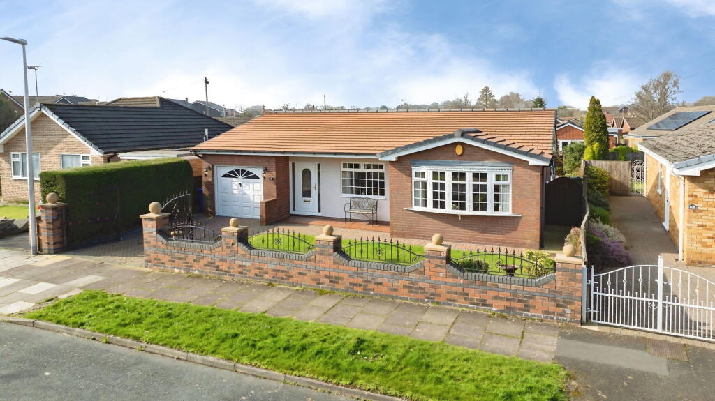 2-bed detached on Churchfields, Farnworth, Widnes, £410,000
