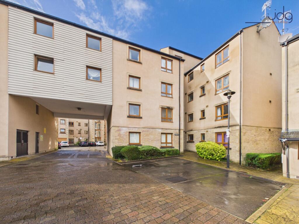 2-bed flat on Waterside, Lancaster | Riverside Living, £130,000