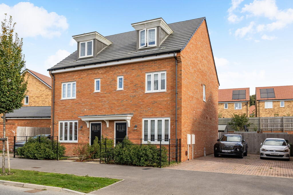 3-bed semi-detached on Greenkeepers Avenue, Basingstoke RG23 7PZ, £400,000