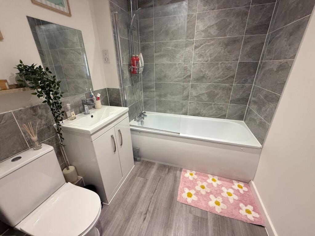 Apartment in Luton - More