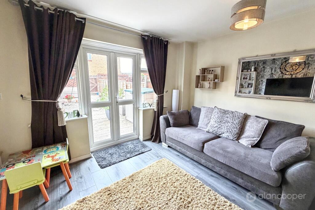 House in Nuneaton and Bedworth, Warwickshire - View 3