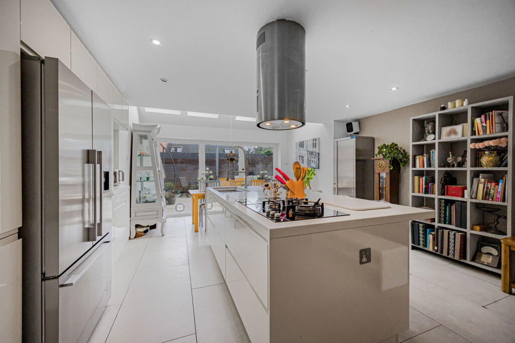 Parsonage Gardens, Marlow, SL7 1NJ photo 3