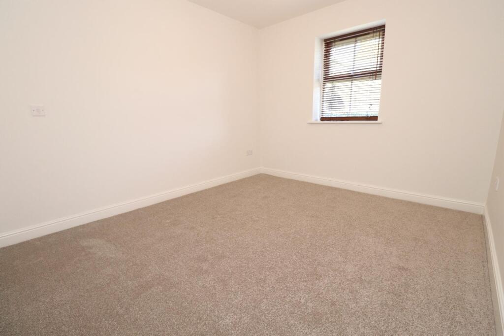 Apartment in Leeds, Bagley, Rodley - View 5
