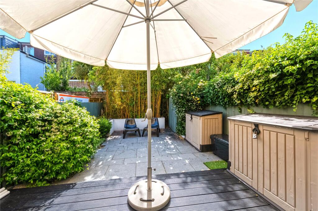 4 bedroom terraced house for rent