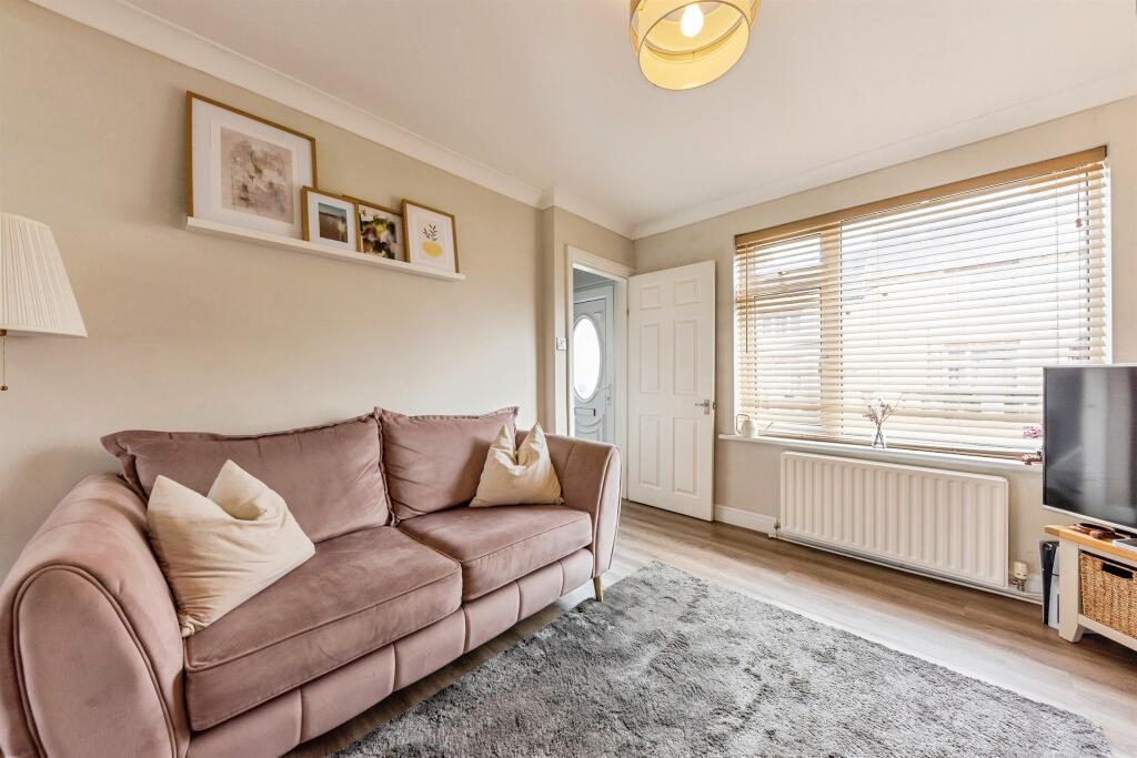 House in South Kesteven, Grantham - More