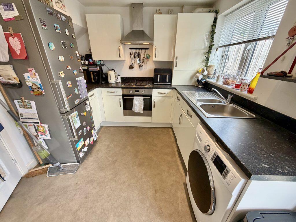 Lapwing Close, Yeovil, Somerset, BA22 photo 4