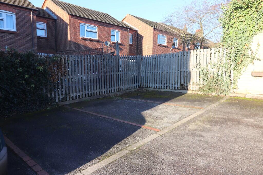 Apartment in Luton, High Town - More
