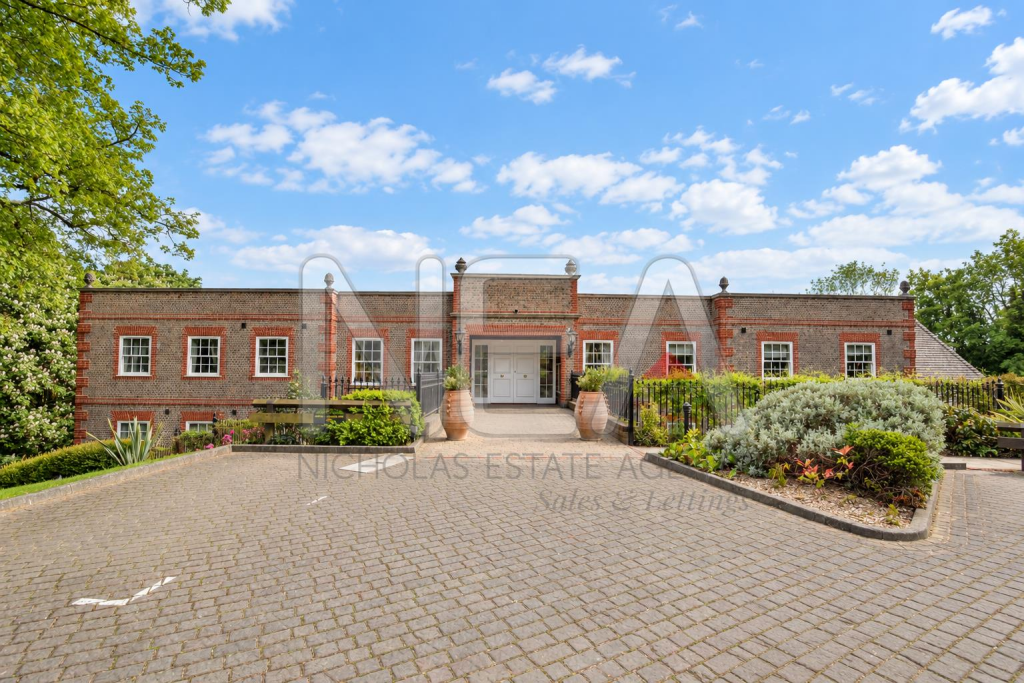 Main image of property: Treetops, Caversham, Reading