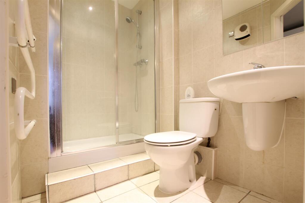 Apartment in Newcastle upon Tyne - View 4