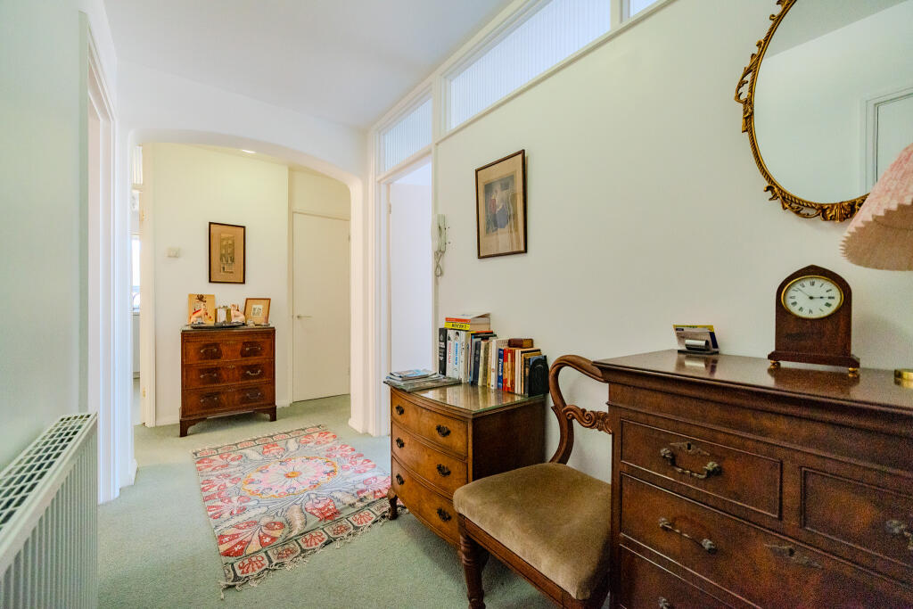 Apartment in Eastbourne, East Sussex - View 5