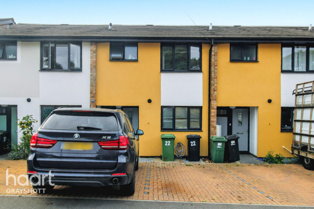 Lamerton Close, Bordon photo 2