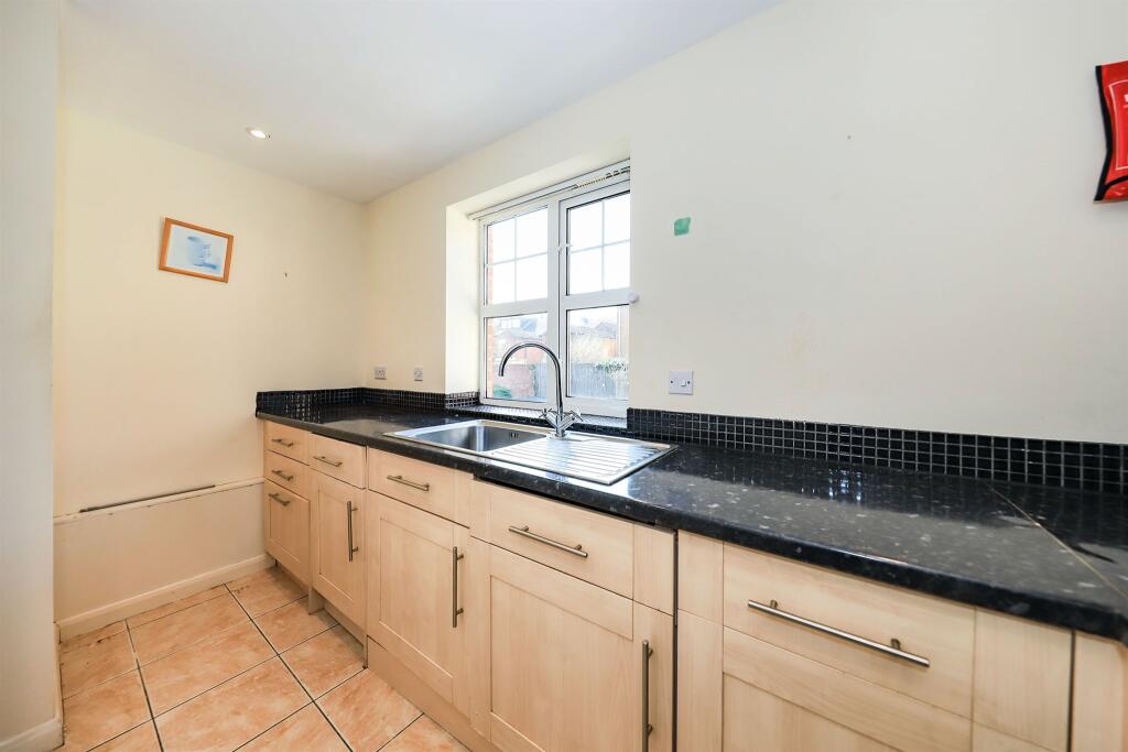 Apartment in Wolverhampton, West Midlands - View 4