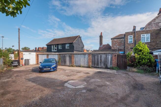 10 High Street, Datchet SL3 9EA
