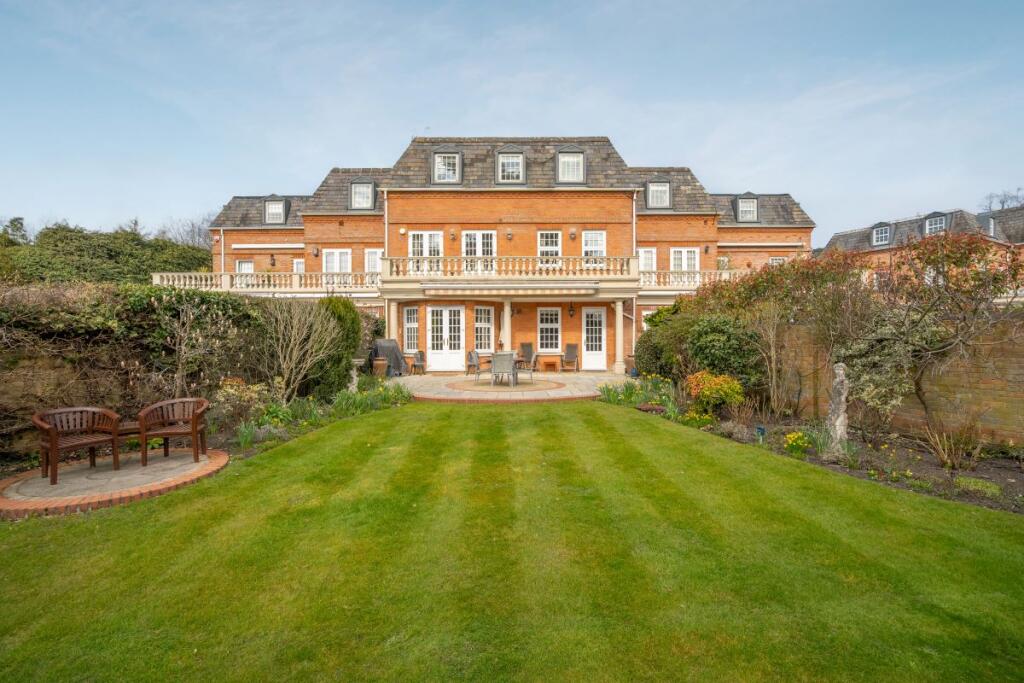 Main image of property: The Dell, 2 Bishopsgate Road, Englefield Green, Egham, Surrey, TW20 0XP