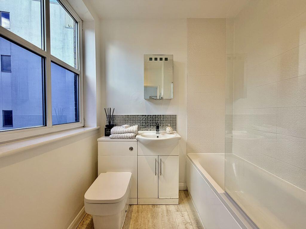 Apartment in Hemel Hempstead - View 3