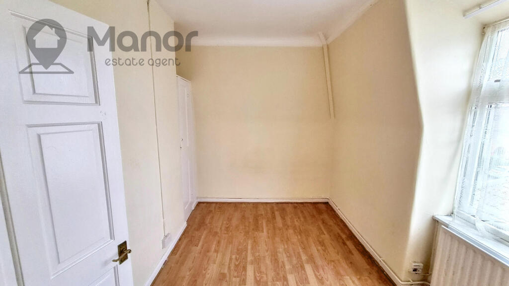 Apartment in Romford - View 4