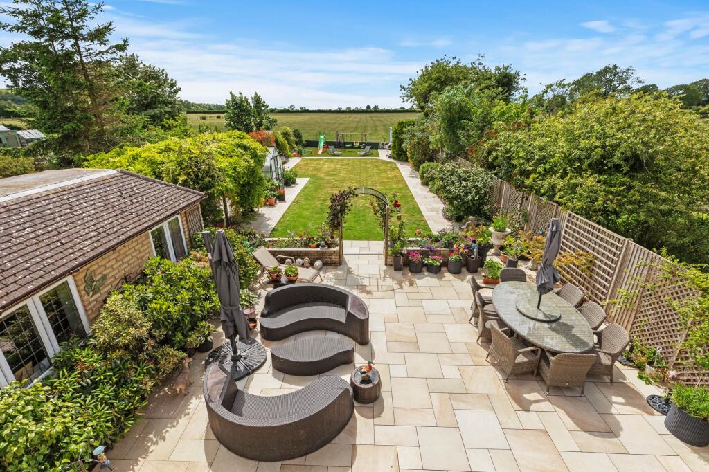 House in Ellesborough, Terrick - View 4