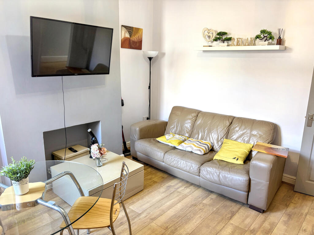 House in Stoke-on-Trent - View 3