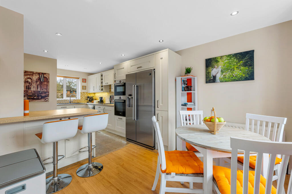 House in Reigate and Banstead, Meath Green, Horley - View 4