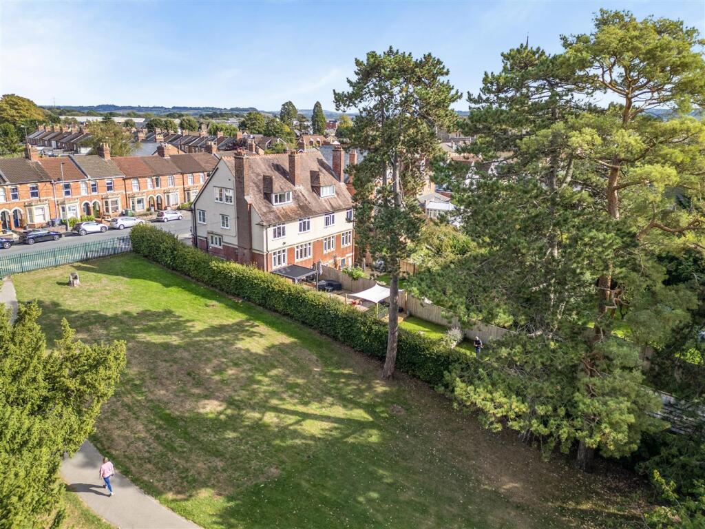 House in Chippenham, Hardenhuish, Sheldon - View 2