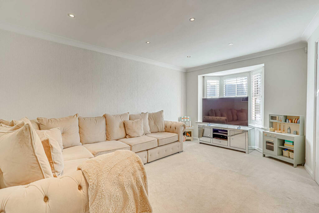 House in Rochford, Rayleigh - View 3