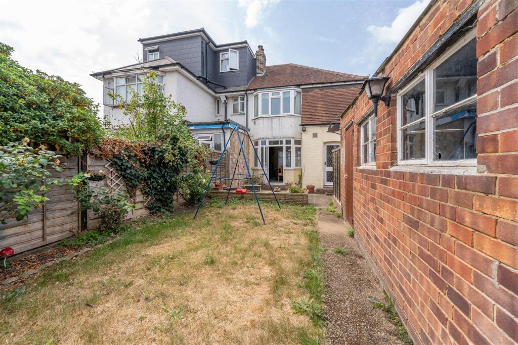House in Twickenham - More