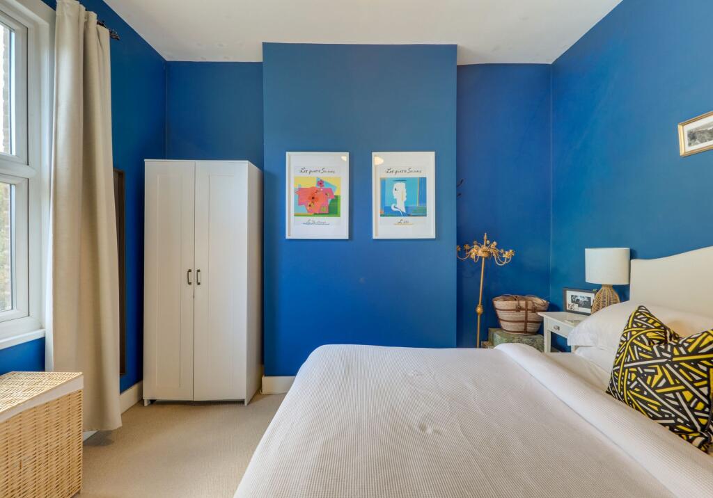 Apartment in London - More