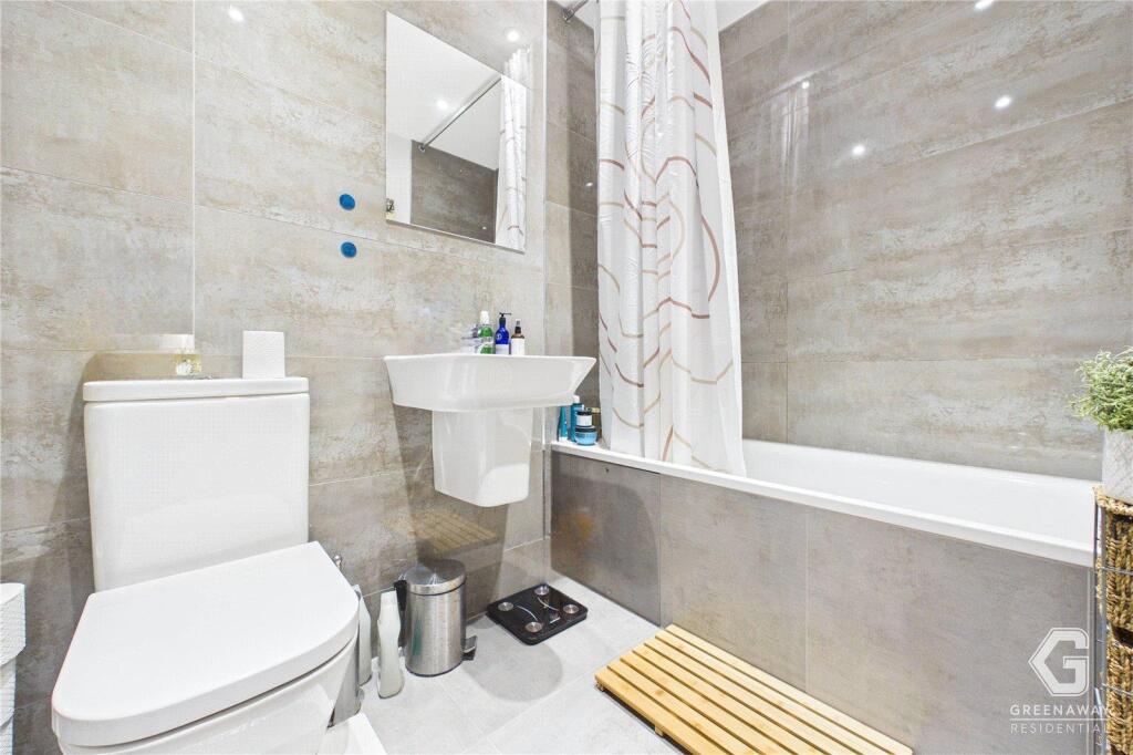 Apartment in Redhill - View 4