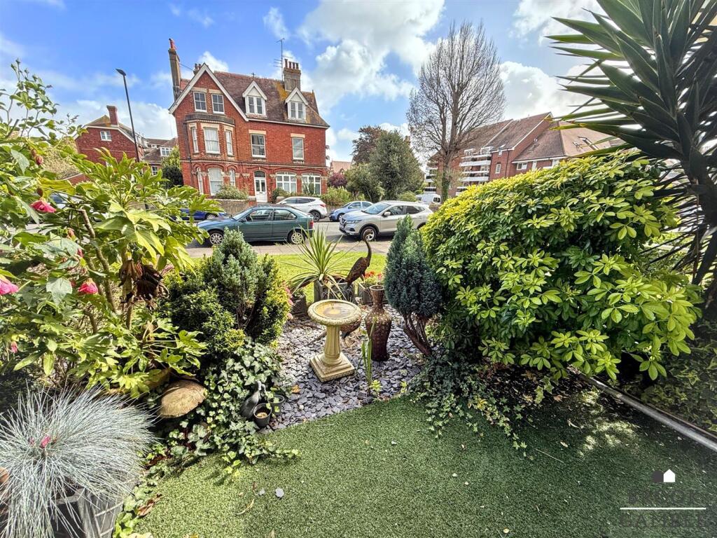 Apartment in Eastbourne, East Sussex - View 5