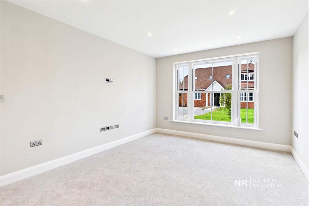 House in London, Hook - View 2