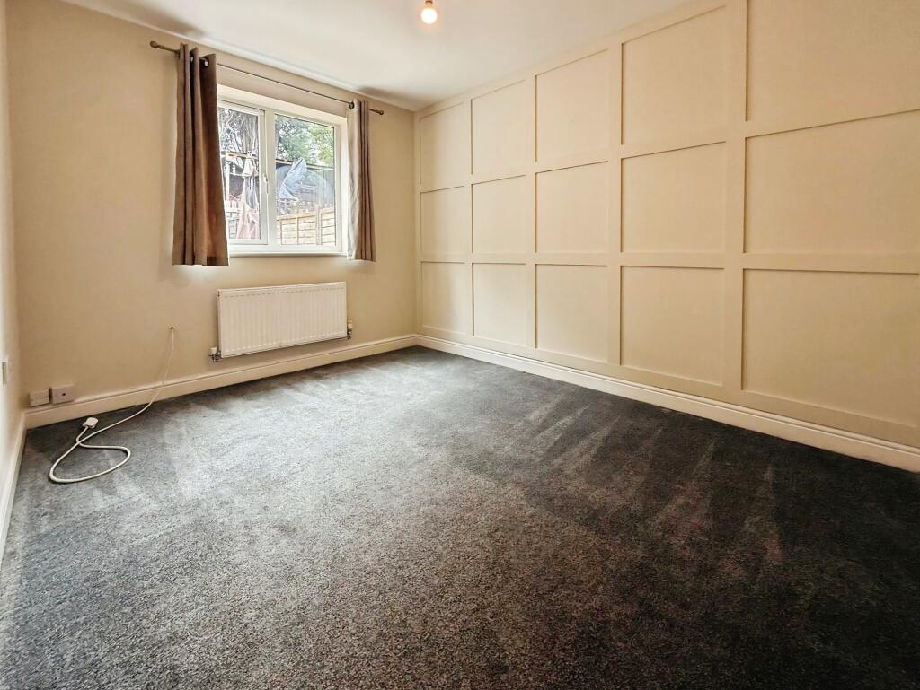 House in Stoke-on-Trent, Packmoor - View 5