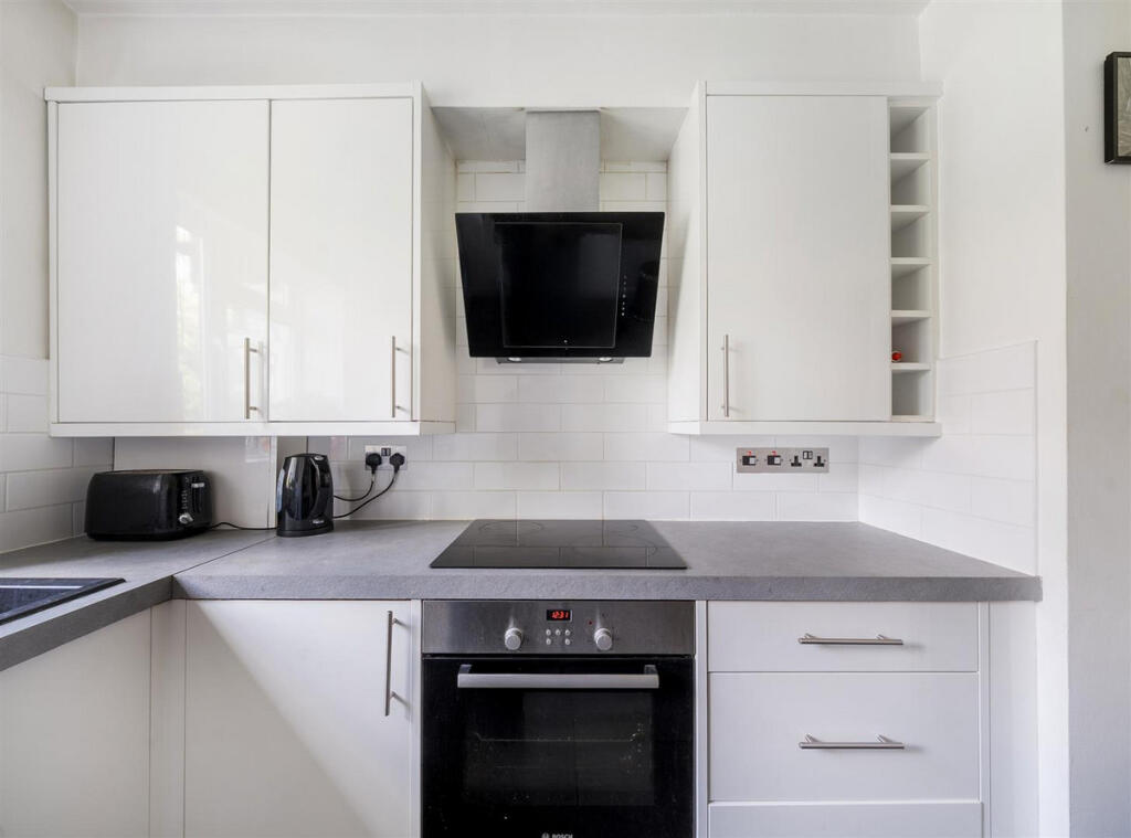 Apartment in London - View 5