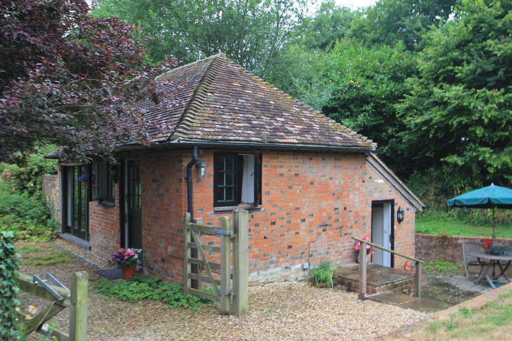 Main image of property: Old Lashenden, Frittenden Road, Biddenden, Kent, TN27 8LF