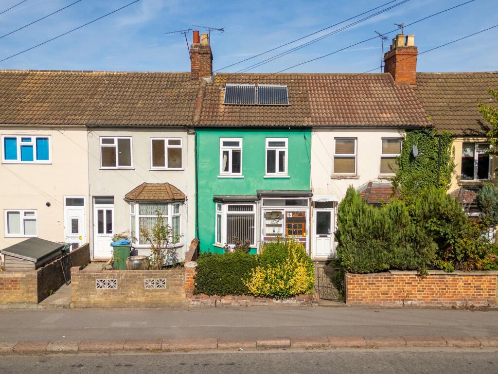 3-bed terraced on Bicester Road, Aylesbury, HP19, £250,000