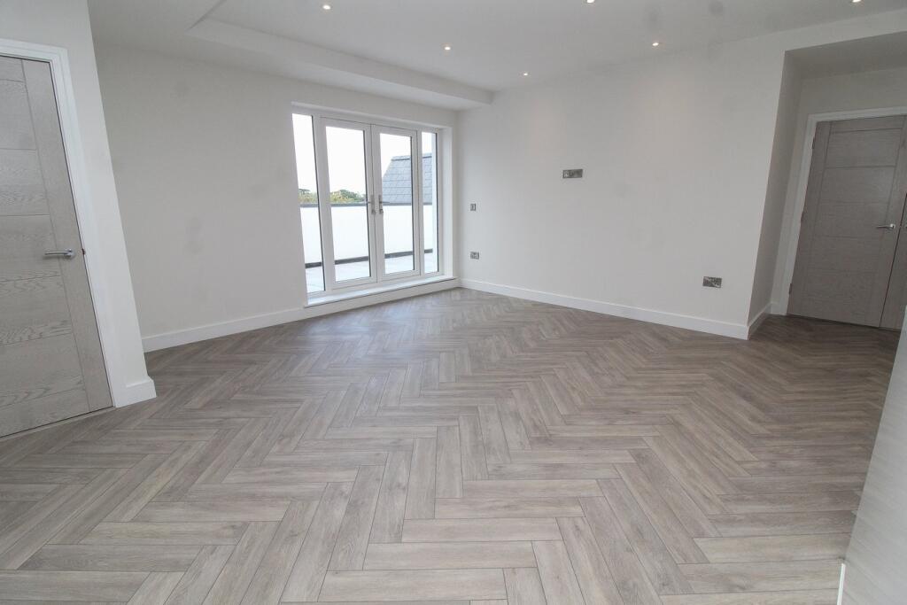 13 Durley Road South, Bournemouth, BH2 photo 3