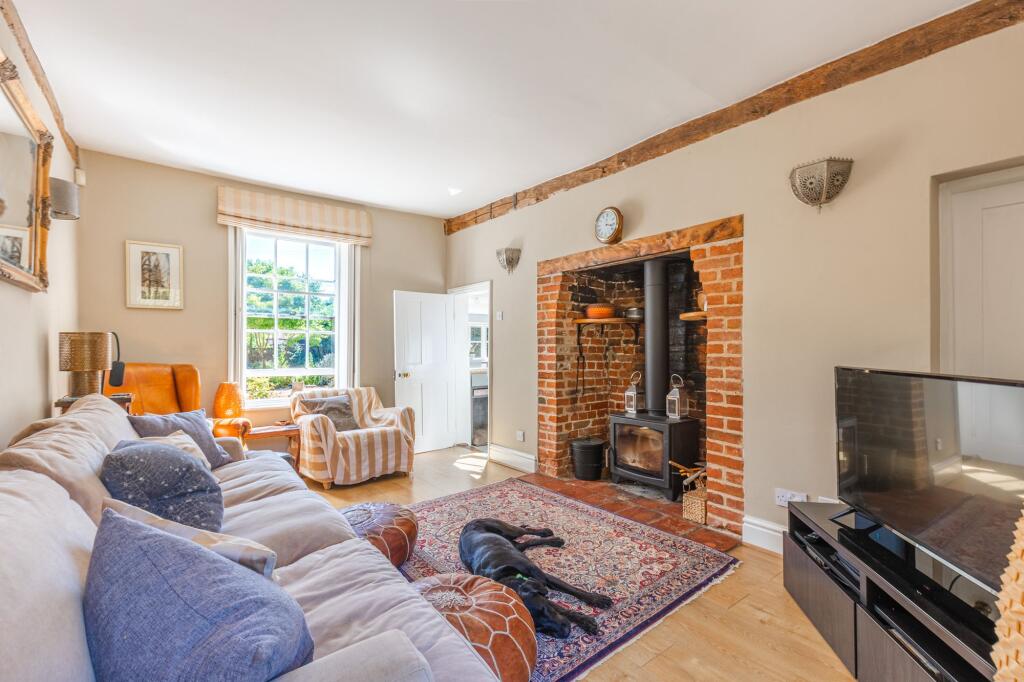 Grade II Listed Country Home in Fundenhall photo 3