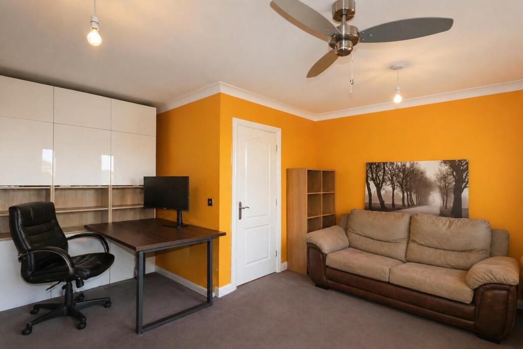 Fawn Drive, Aldershot photo 3