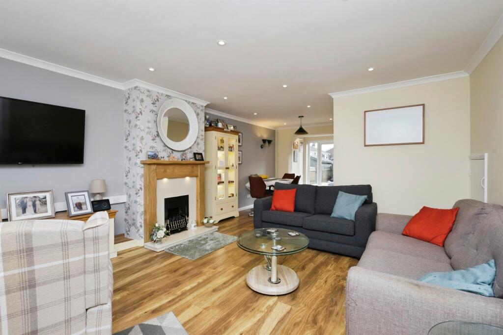 Swinburne Avenue, Eastbourne photo 2