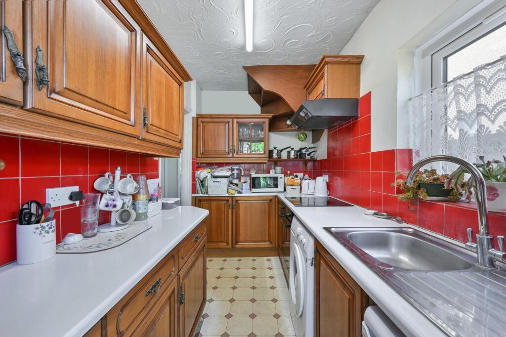 House in Kingston upon Thames - More