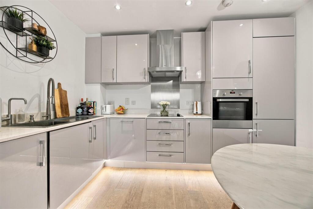 Apartment in Denham Green, Denham - View 5