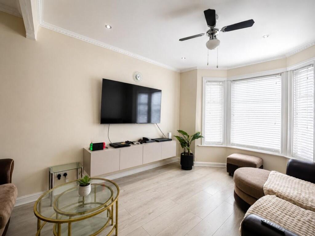 House in London - View 5