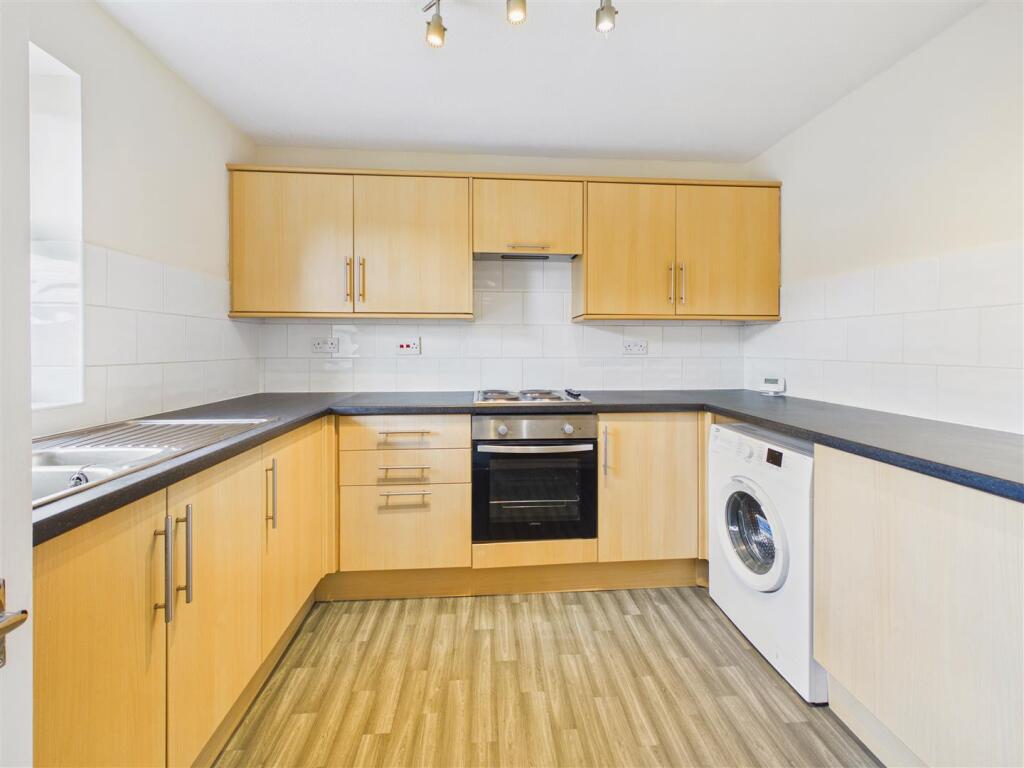 House in Hull - View 4