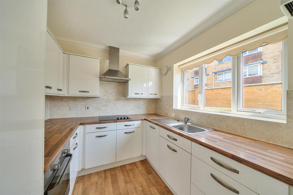 Apartment in Southampton - View 3