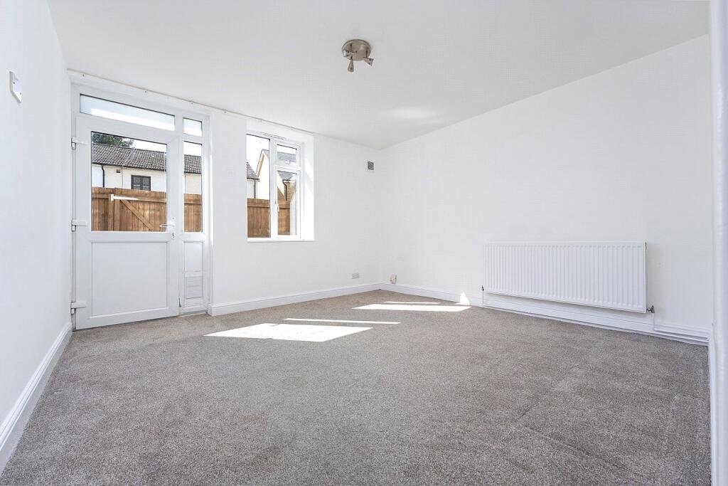 Apartment in Sutton - View 4