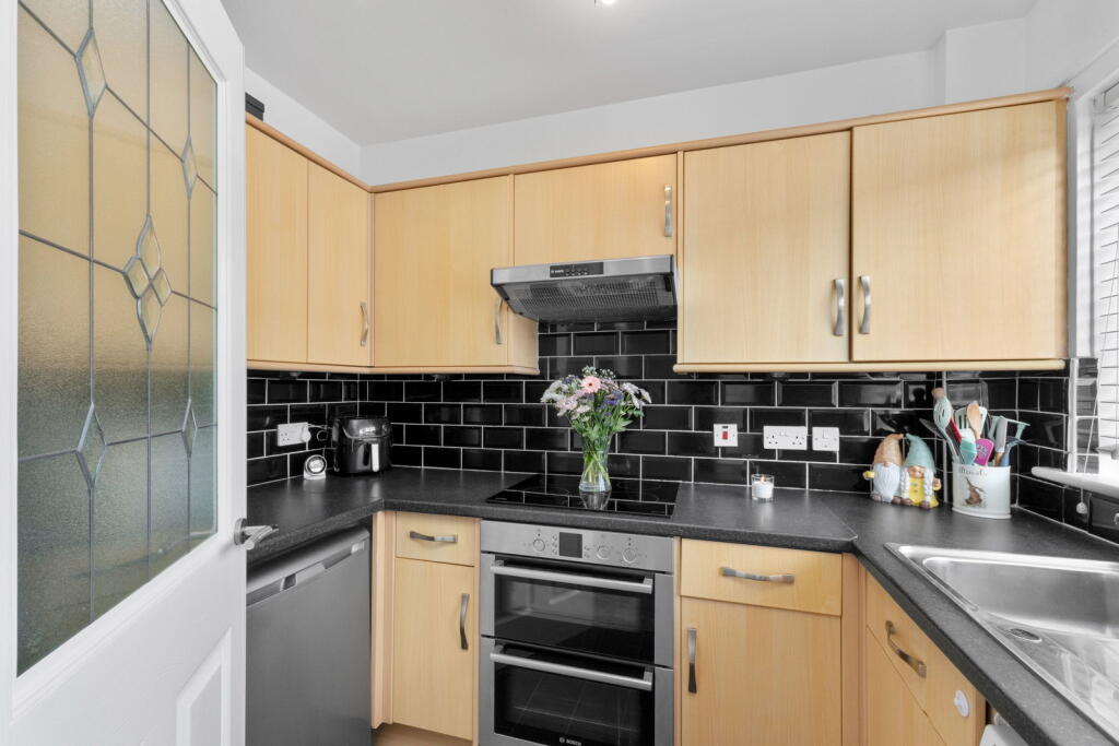 House in Mid Calder, Craigshill - View 4