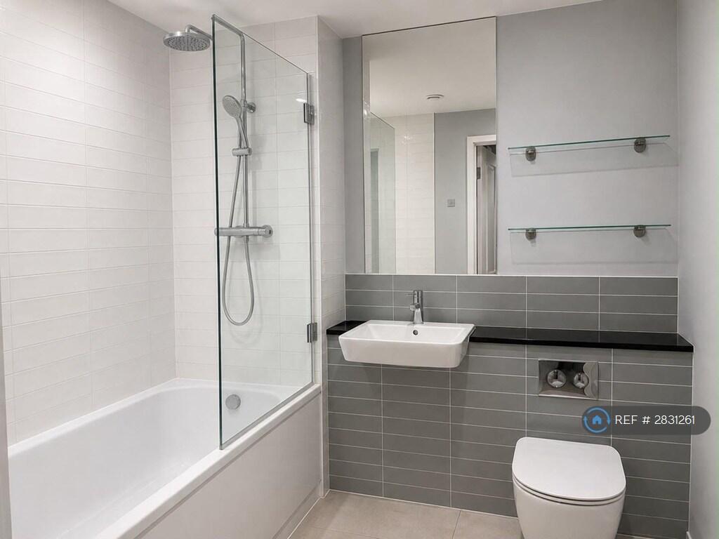 Apartment in Luton - View 4