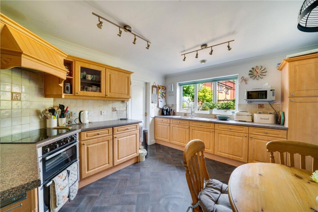 Cottage Drive, Shifnal, TF11 photo 3