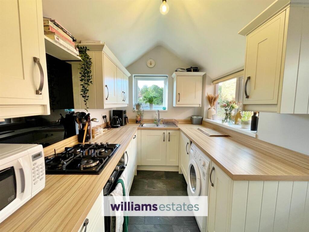 Beacons Hill, Denbigh, LL16 photo 4